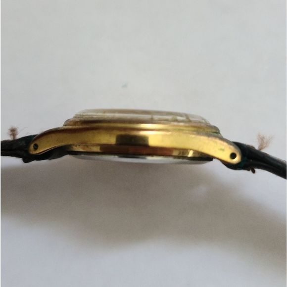 VINTAGE.   DISNEY VINTAGE WATCH - Picture 6 of 9